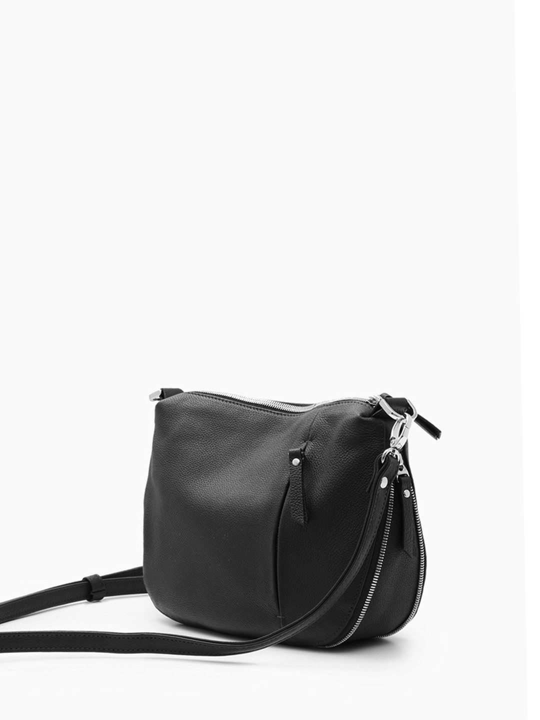 Мягкая полукруглая кросс-боди с молнией-расширителем на дне от FOLLE в чёрном цвете
