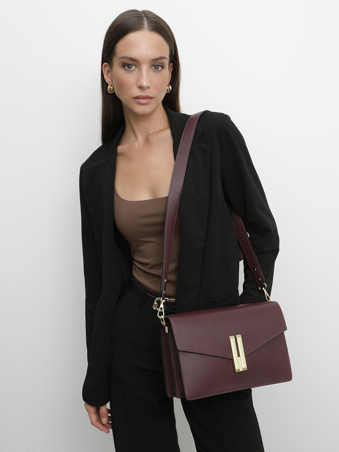 Кросс-боди KELLY от BE NICE из натуральной кожи бордового цвета с золотистой фурнитурой