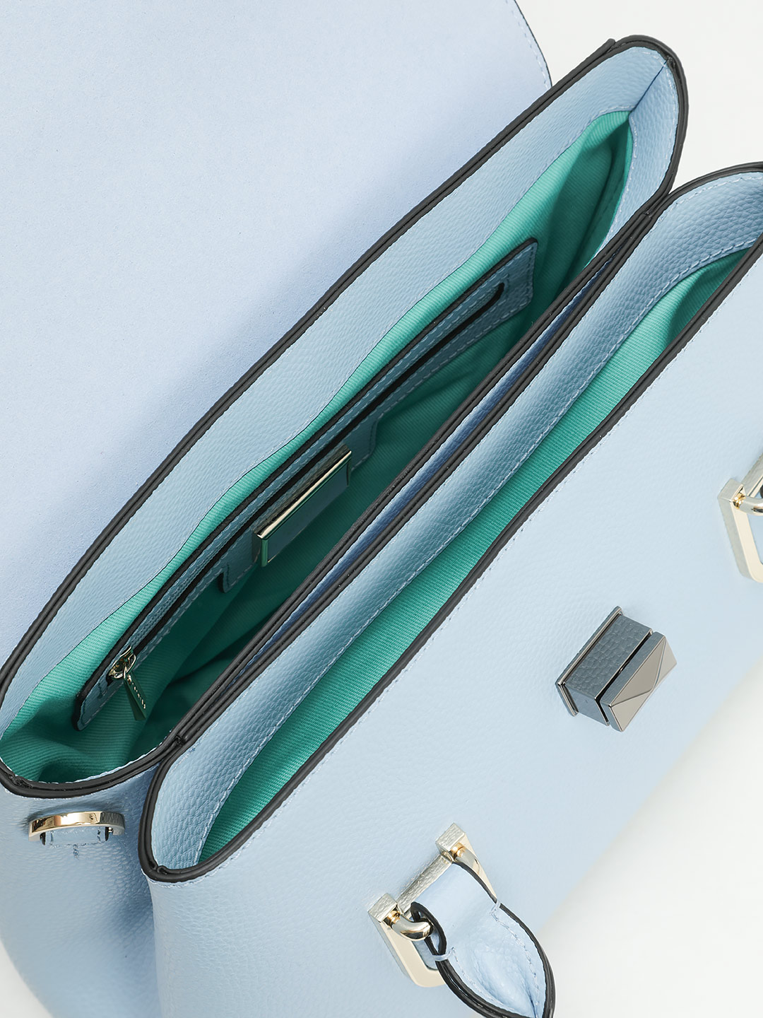 Небольшая сумка с клапаном и поворотным замком от Cromia из натуральной голубой кожи