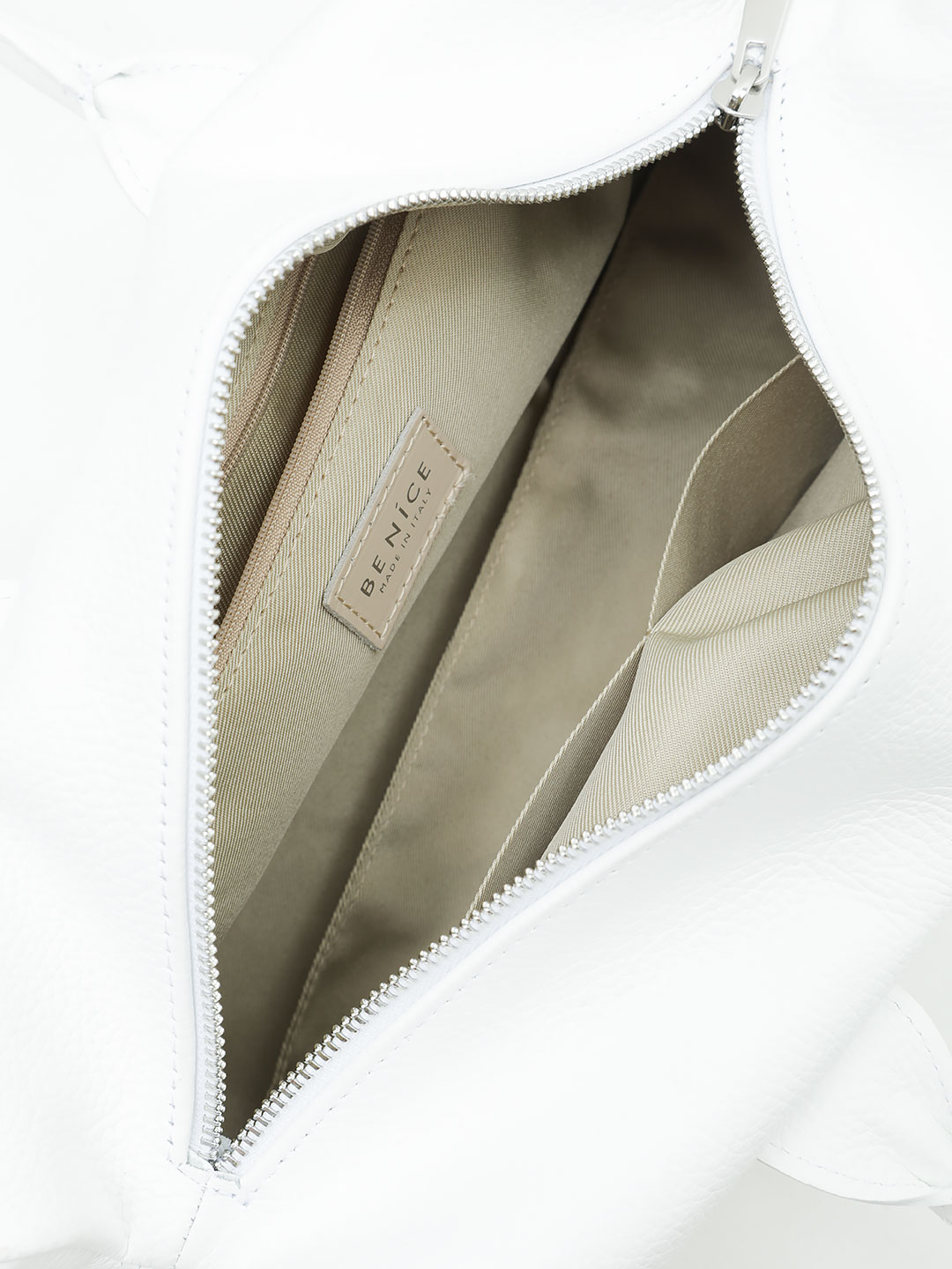 Сумка-такса от бренда BЕ NICE в белом цвете