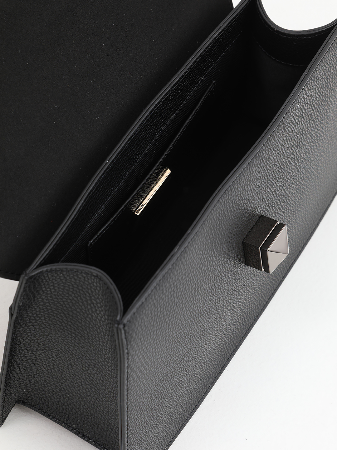 Кросс-боди на плечо с именной гравировкой на карабинах от CROMIA в чёрном цвете