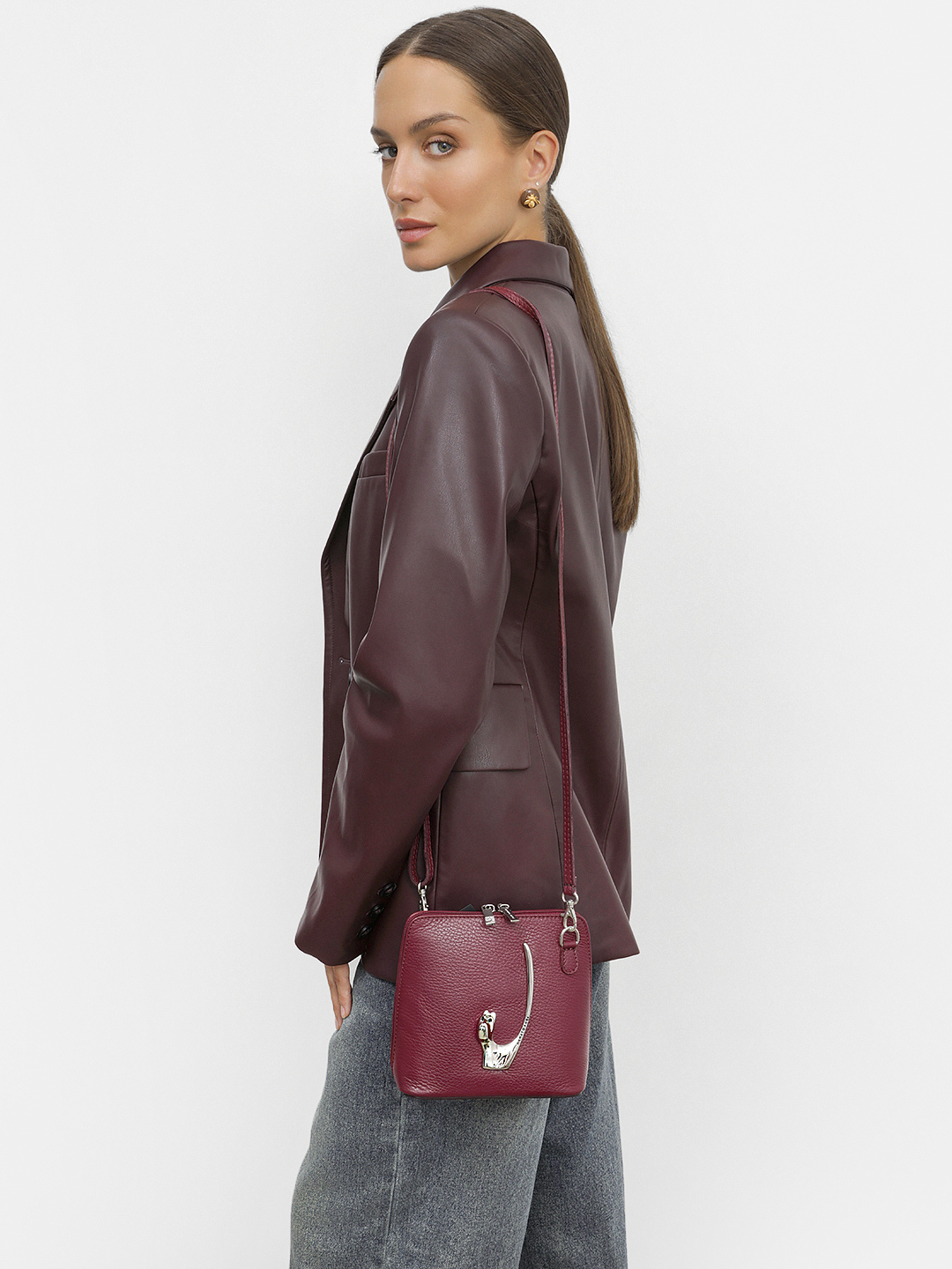 Бордовая кросс-боди в размере S от Renato Angi с фурнитурой-собакой