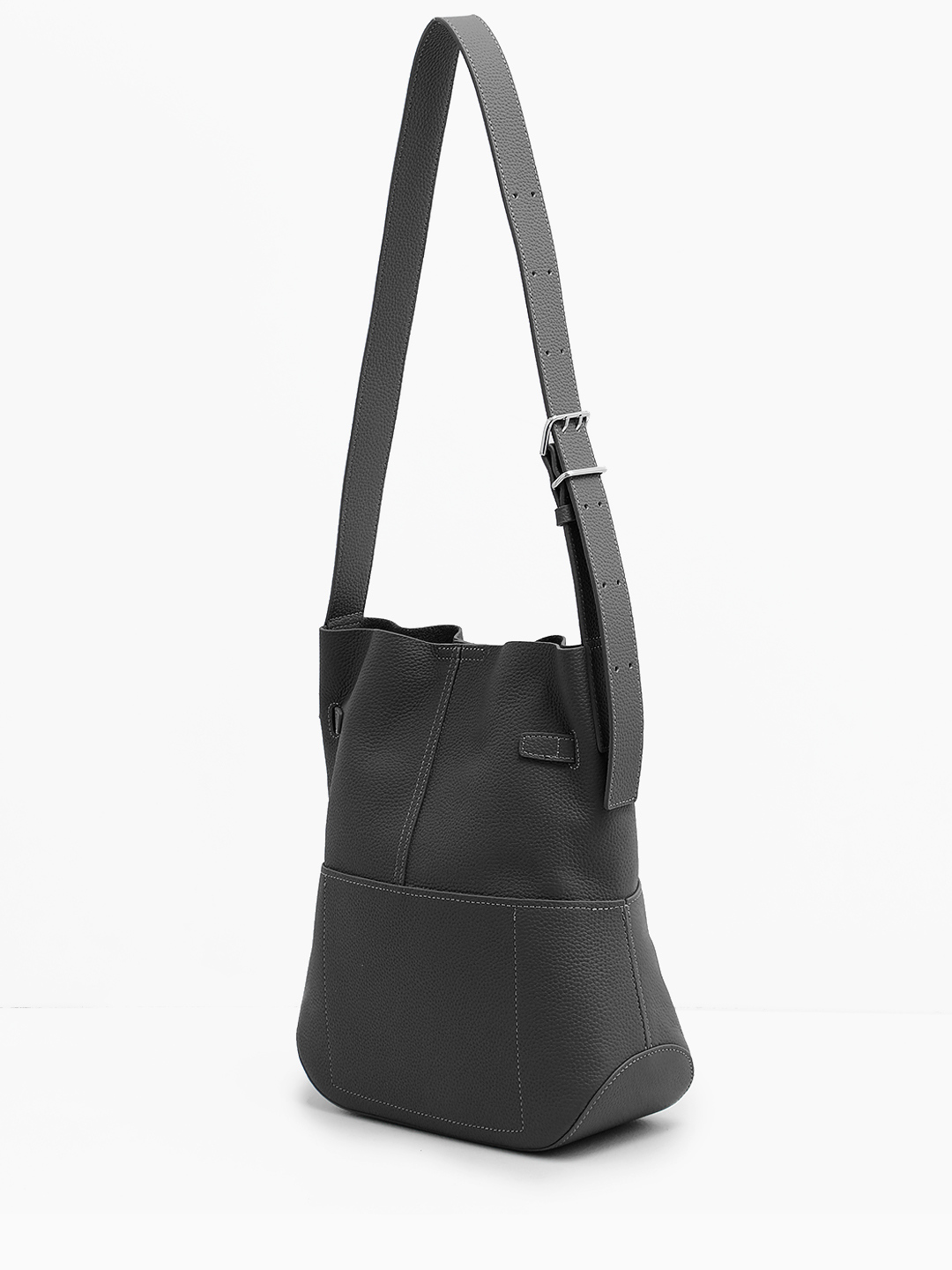 Сумка-хобо на плечо с регулируемой ручкой от IVORY в чёрном цвете