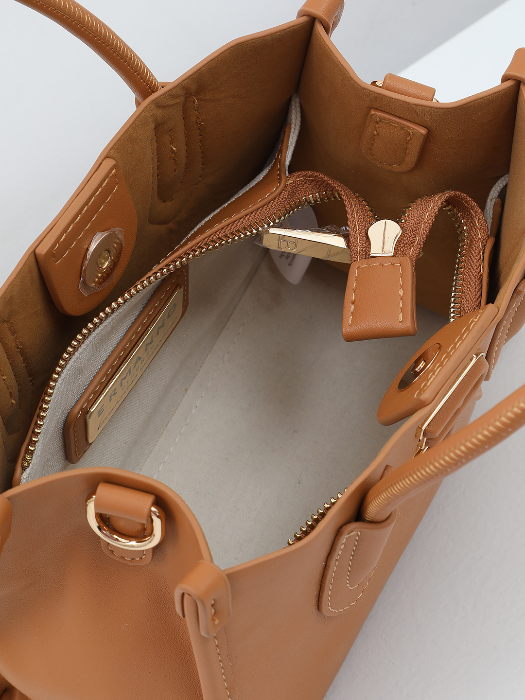 Сумка-тоут в размере S с золотистым логотипом ERMANNO FIRENZE оттенка загара tan