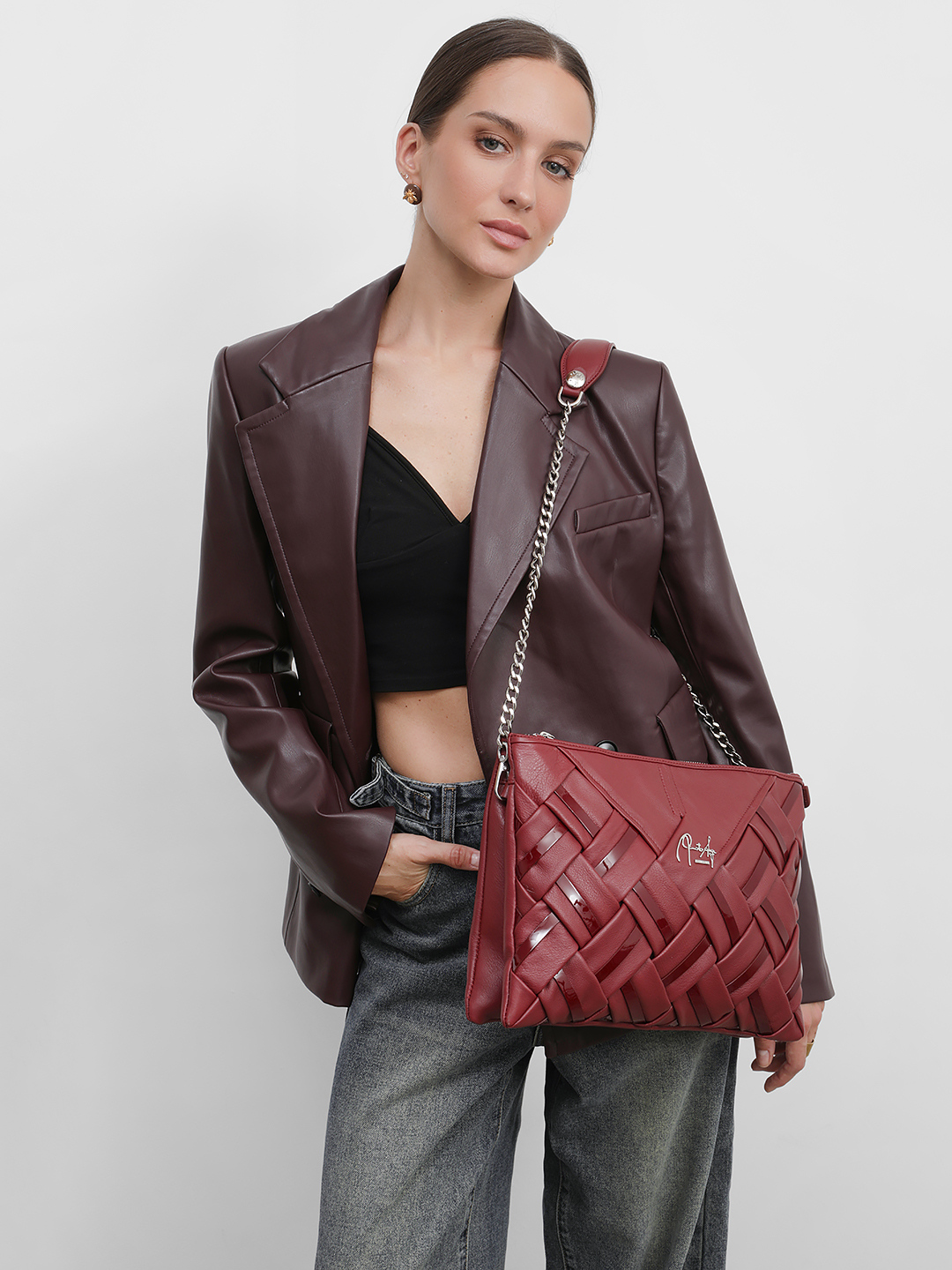 Прямоугольная сумка на плечо от Renato Angi с плетением зернистой и лаковой кожи в бордовом цвете
