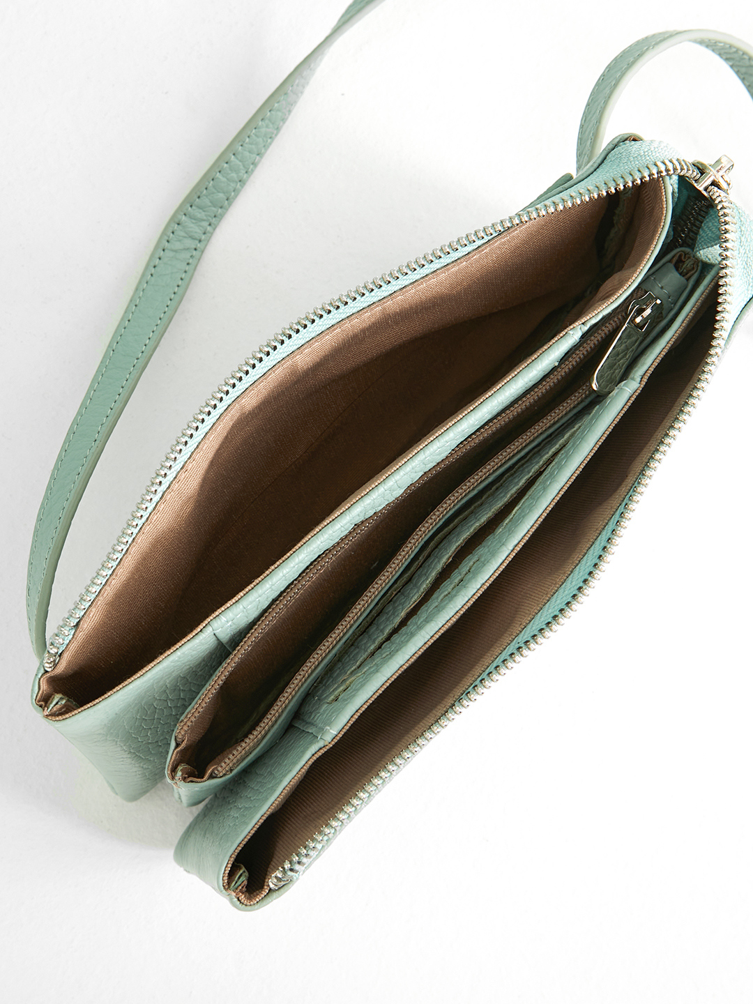 Поясная сумка с цветочным тиснением от FOLLE в светло-зелёном оттенке