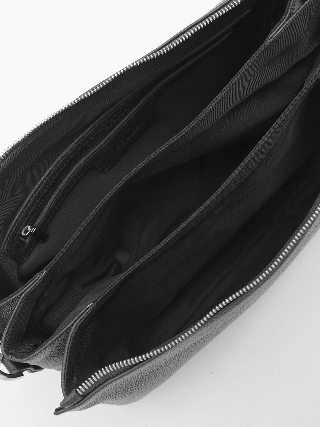 Сумка клатч прямоугольной формы из натуральной кожи черного цвета от FOLLE