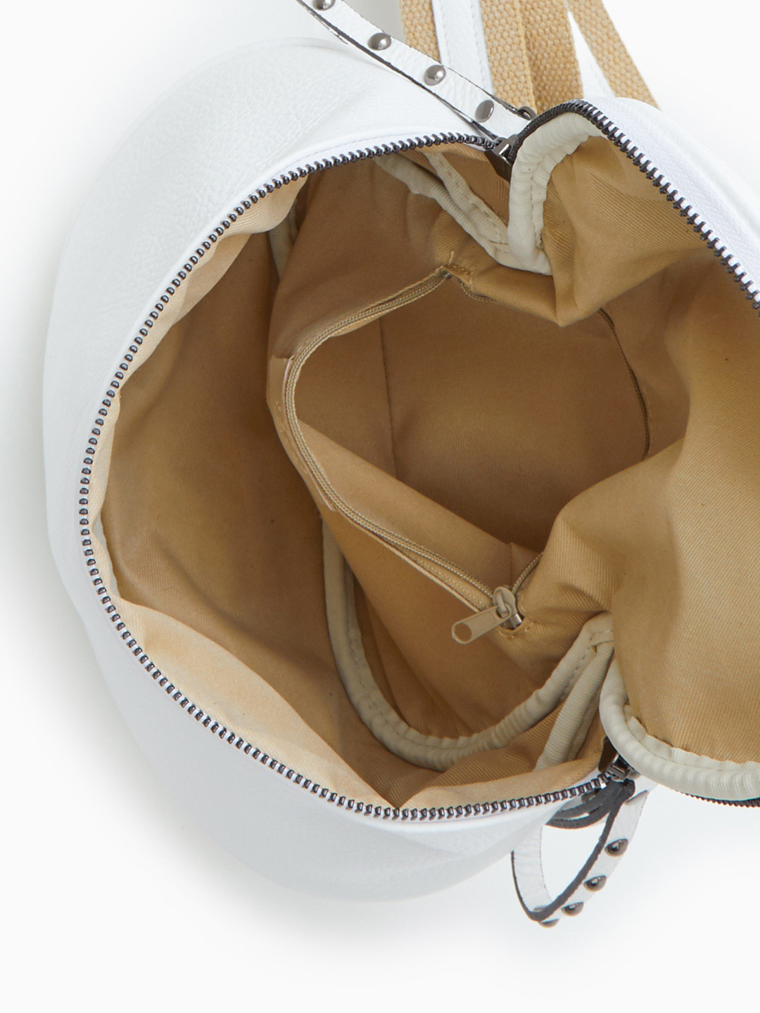 Мягкая кросс-боди с пуллерами с клёпками и текстильным ремнём от FOLLE в белом цвете