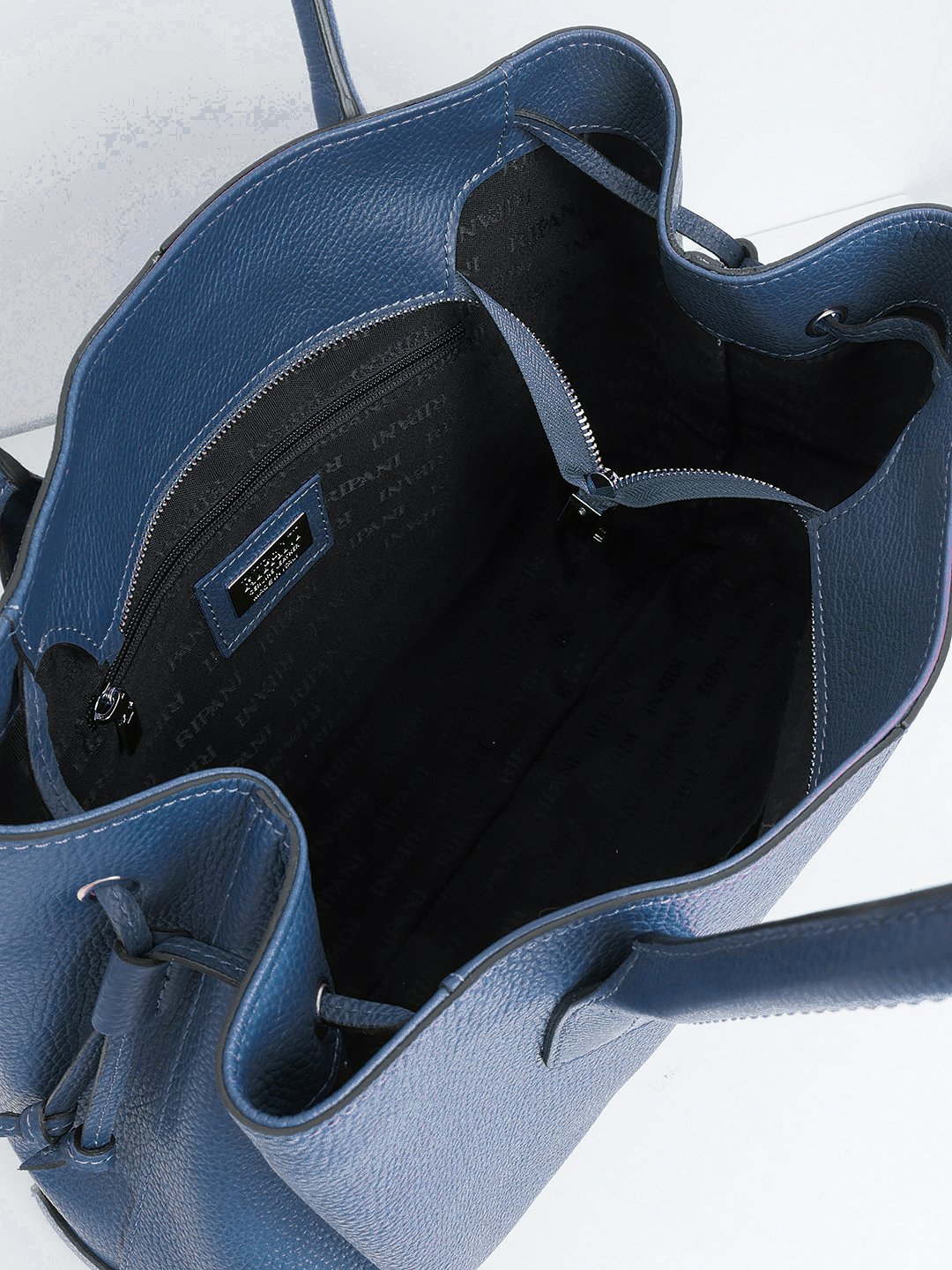 Классическая сумка с кожаной нашивкой с логотипом RIPANI в синем цвете