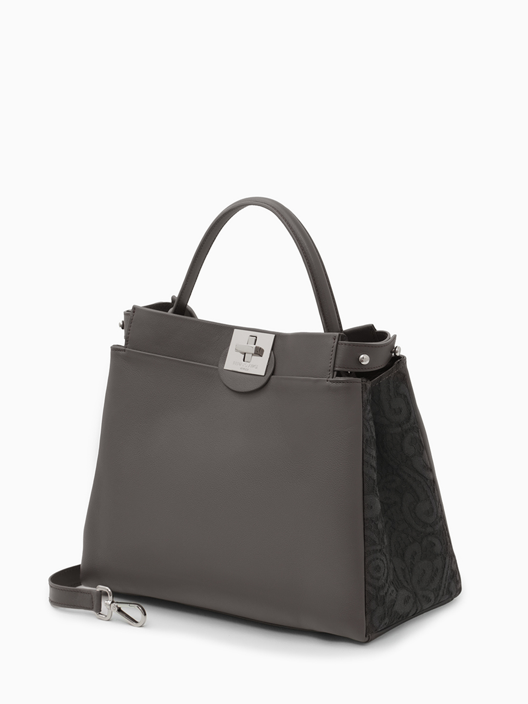 Сэтчел серого цвета с кружевной боковой отделкой и длинным ремнём от Renato Angi