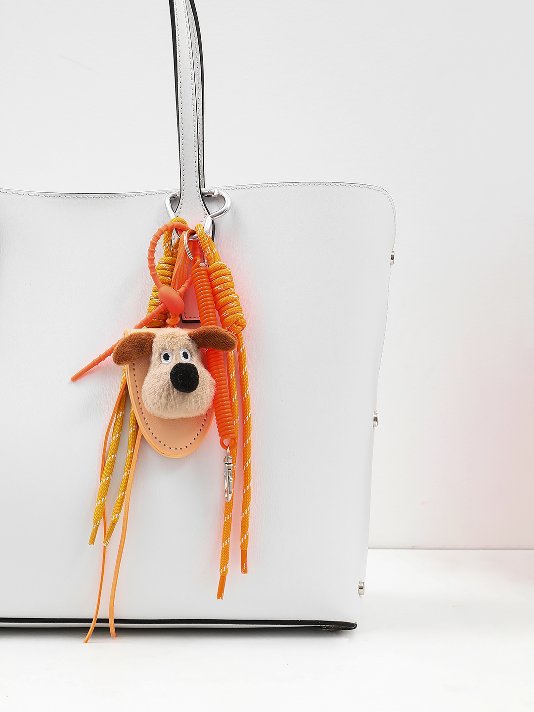 Подвеска для очков в виде собаки в оранжевом оттенке