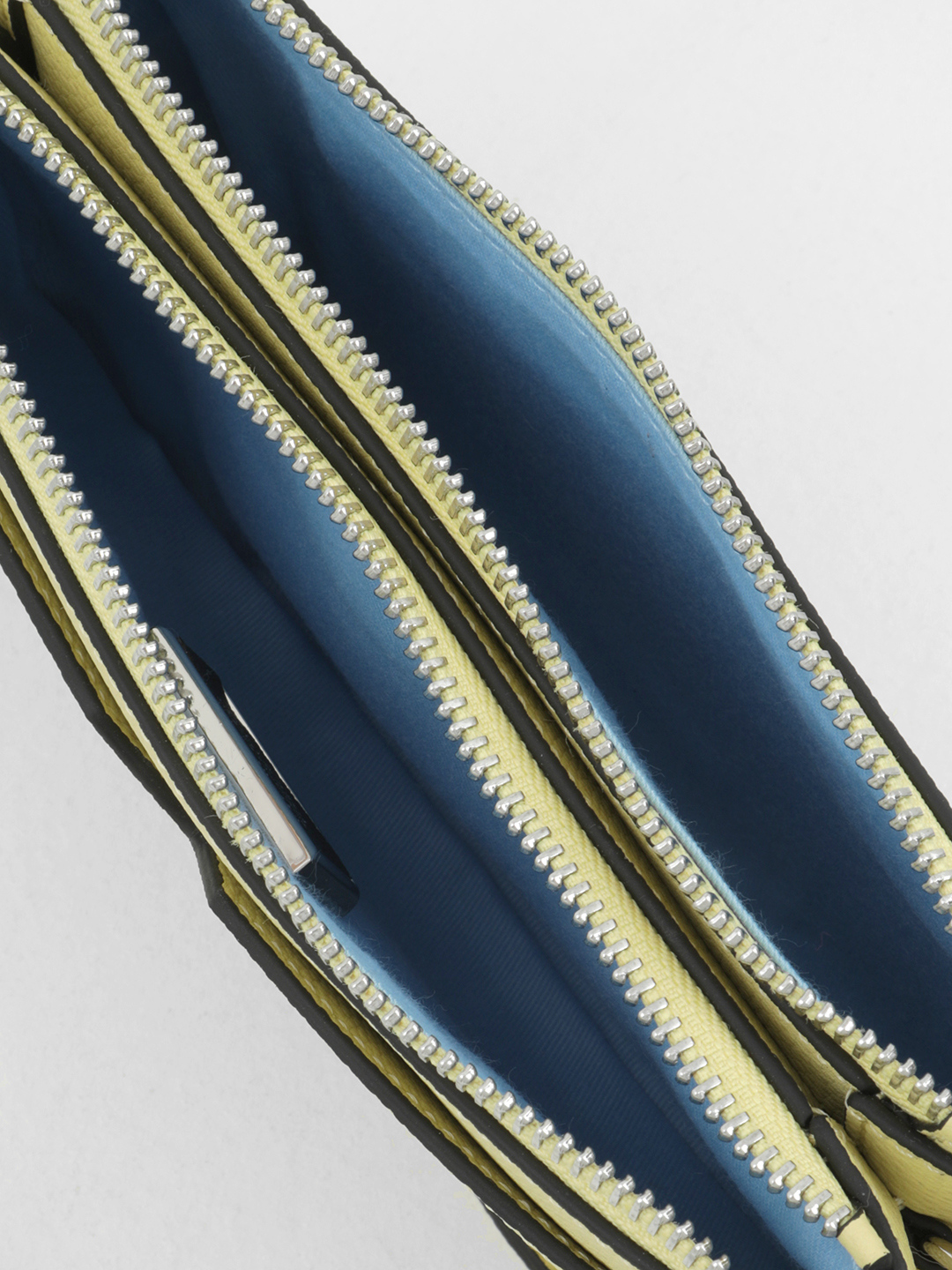 Небольшой клатч бренда Cromia в желтом оттенке pistacchio