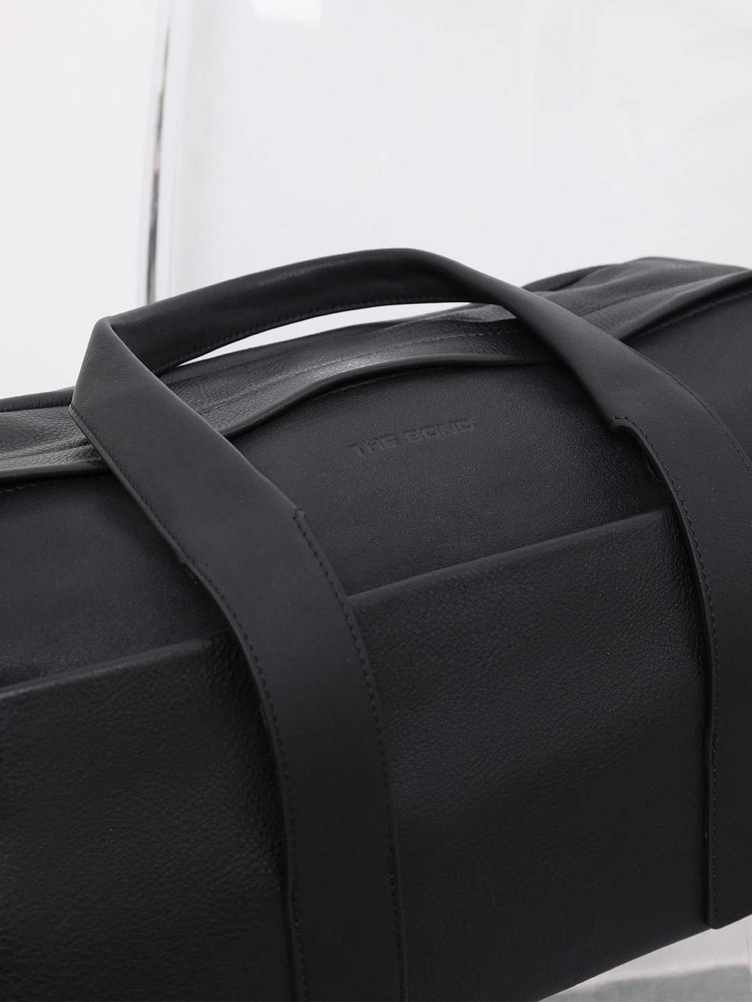 Мужская дорожная сумка от Bond из черной натуральной кожи