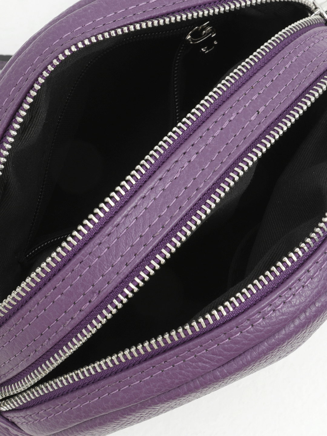 Полукруглая сумка с двумя отделениями от RIPANI фиолетового оттенка