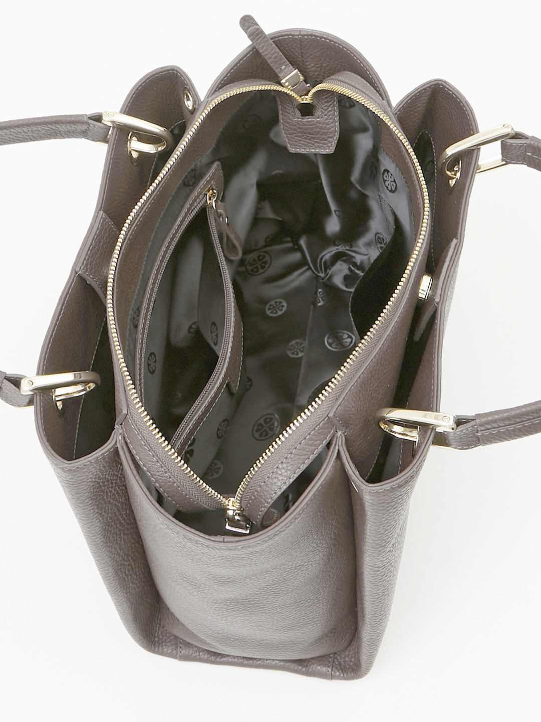 Сумка-тоут с патчем из металлических букв от KELLEN в цвете тауп