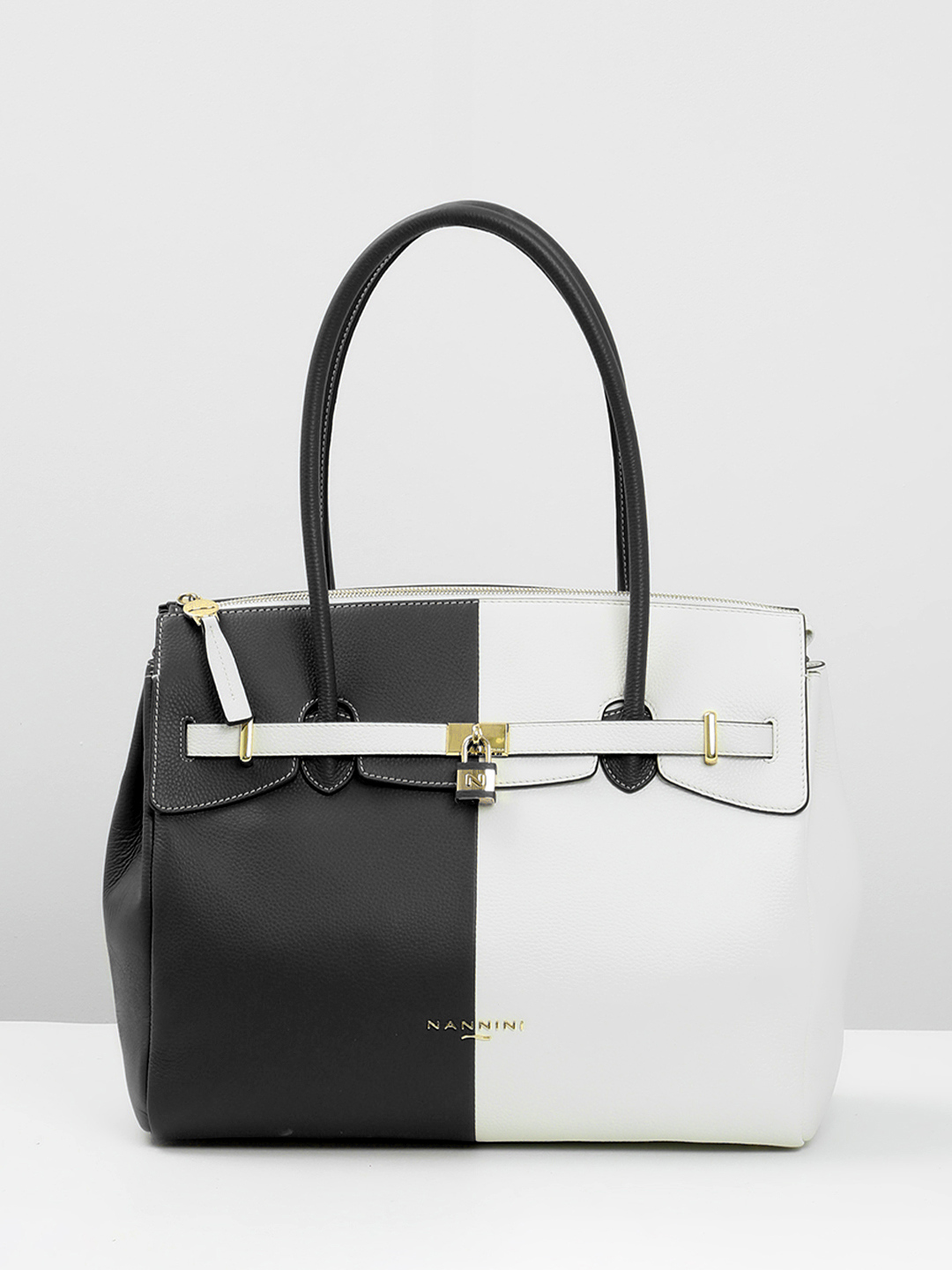 Сумка-тоут с фурнитурой-замком от NANNINI в сочетании чёрного цвета и белого цвета off-white