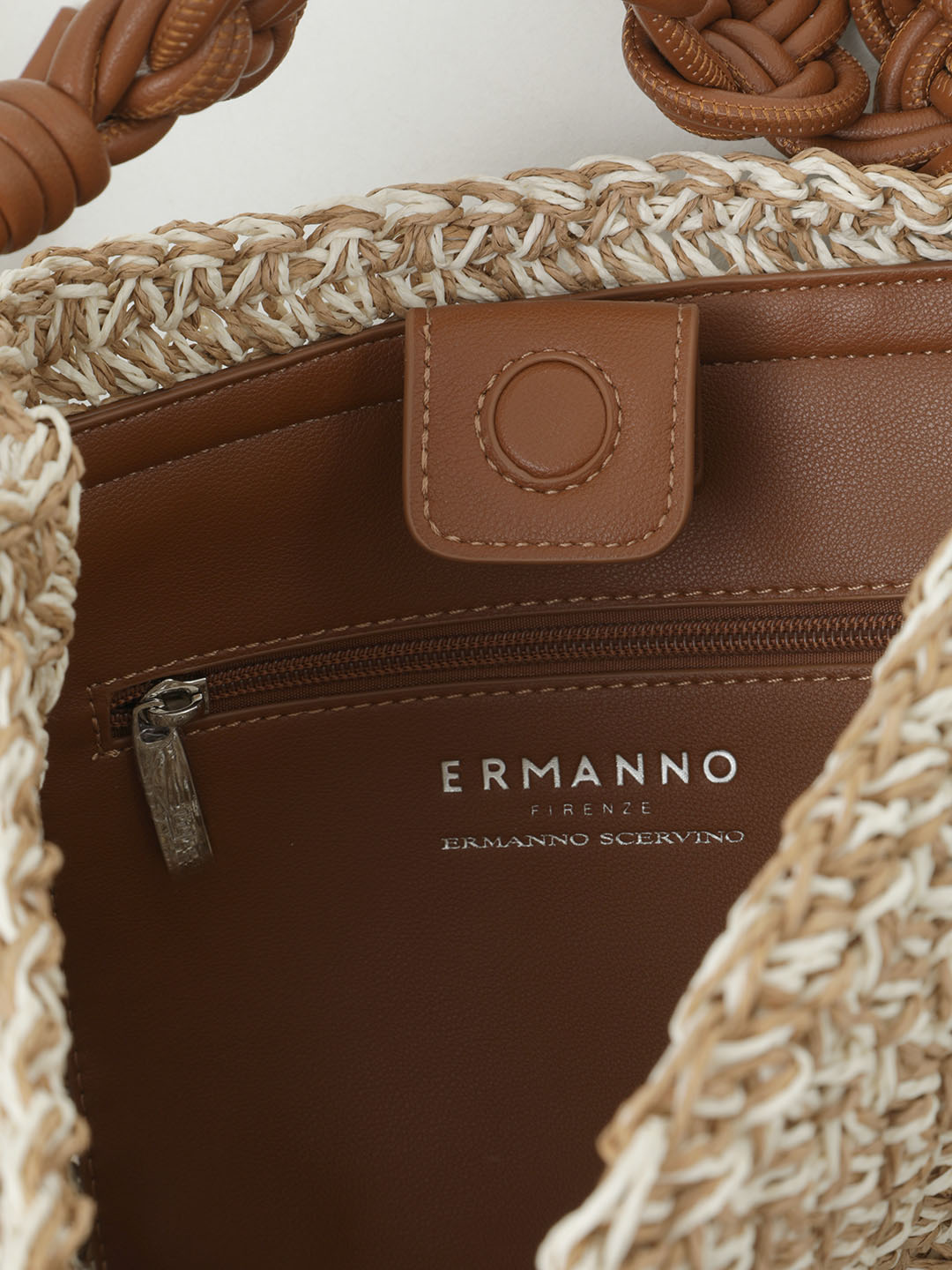 Сумка-мешок с плетеной ручкой от Ermanno Firenze из рафии рыжего и бежевого цвета