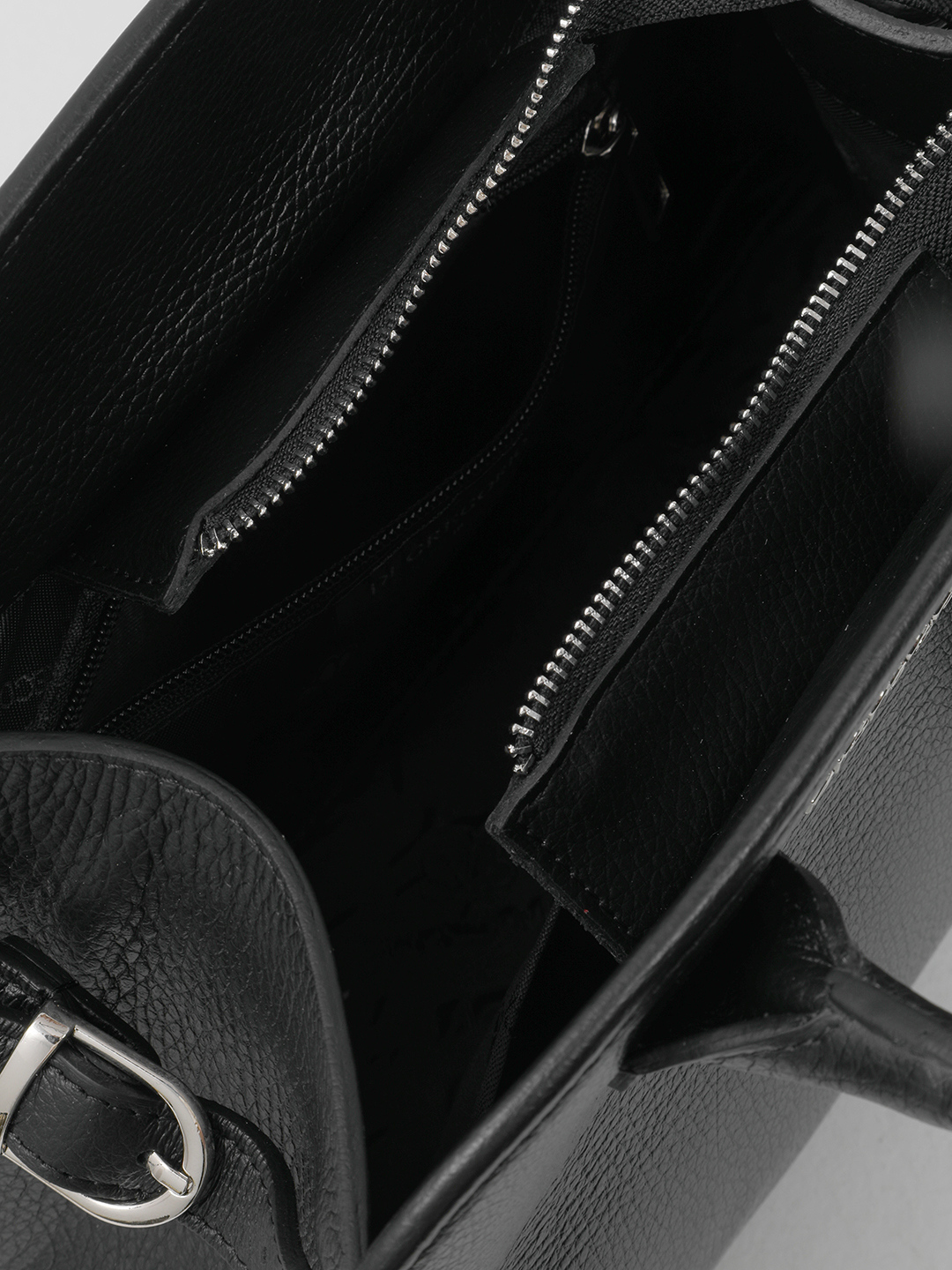 Классическая сумка с регулируемым ремнём от Di Gregorio в чёрном цвете