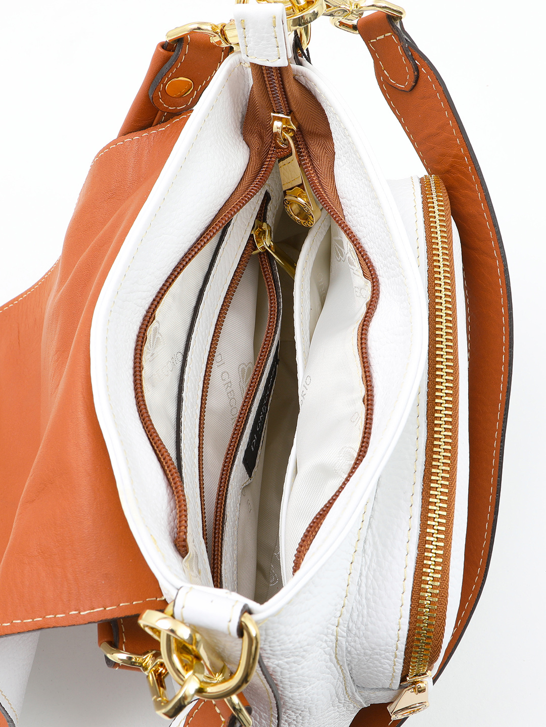 Полукруглая кросс-боди с длинным ремнем от Di Gregorio в белом цвете с рыжей отделкой