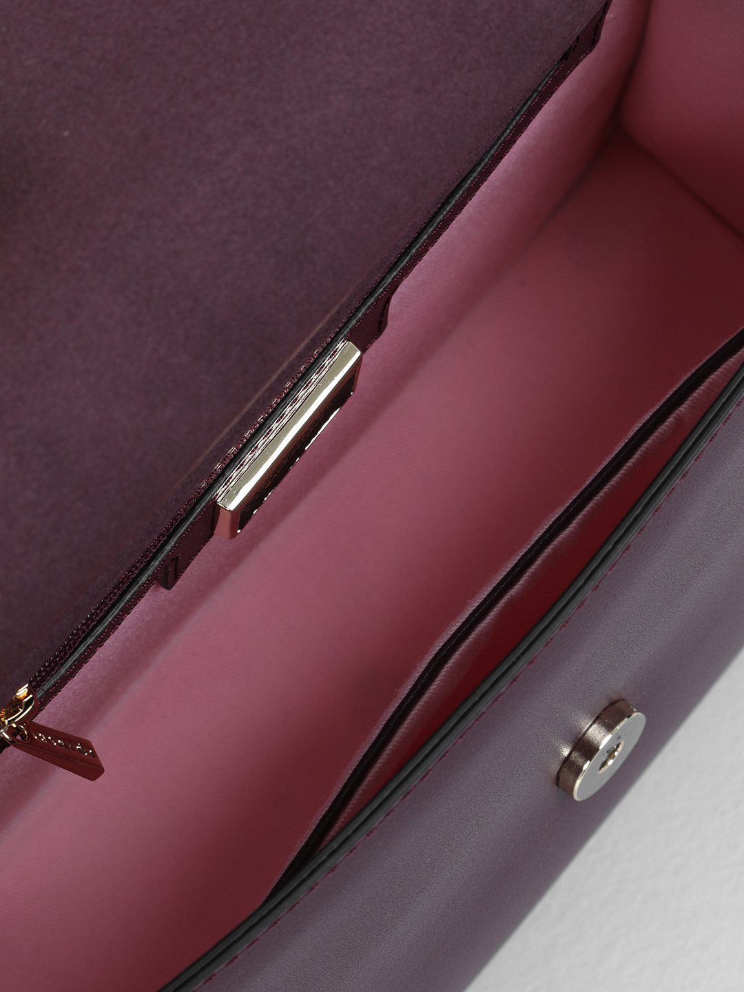 Сэтчел от бренда CROMIA в гладкой коже с оригинальной ручкой и переплетением бордового цвета