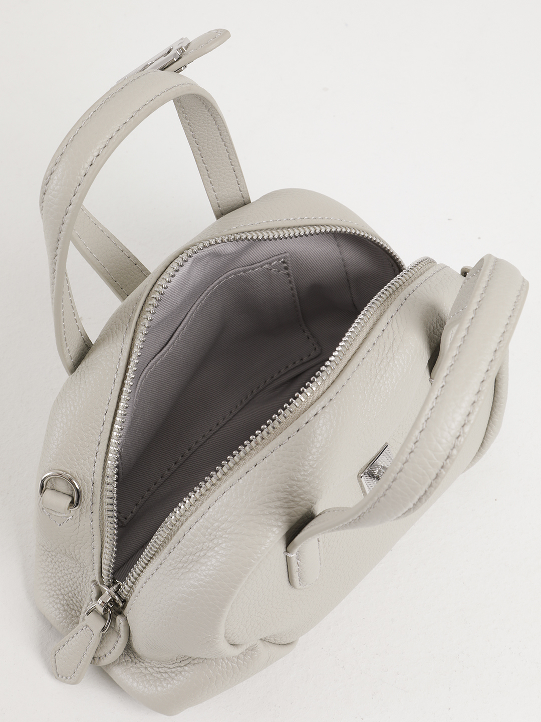 Мини-тоут с поворотной фурнитурой от IVORY в сером оттенке french grey