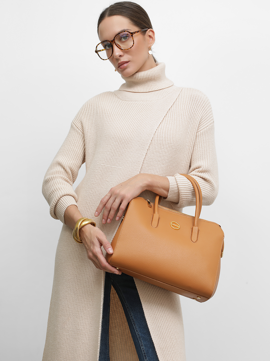 Сумка-тоут в размере М с круглой брендированной фурнитурой от FOLLE рыжего оттенка