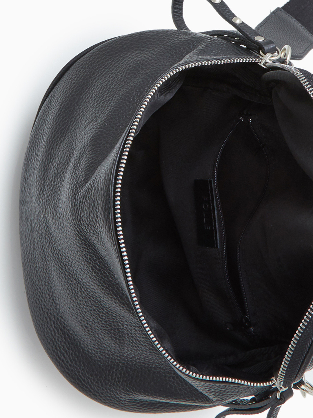 Полукруглая мягкая кросс-боди с длинными кожаными пуллерами с клёпками от FOLLE в чёрном цвете 