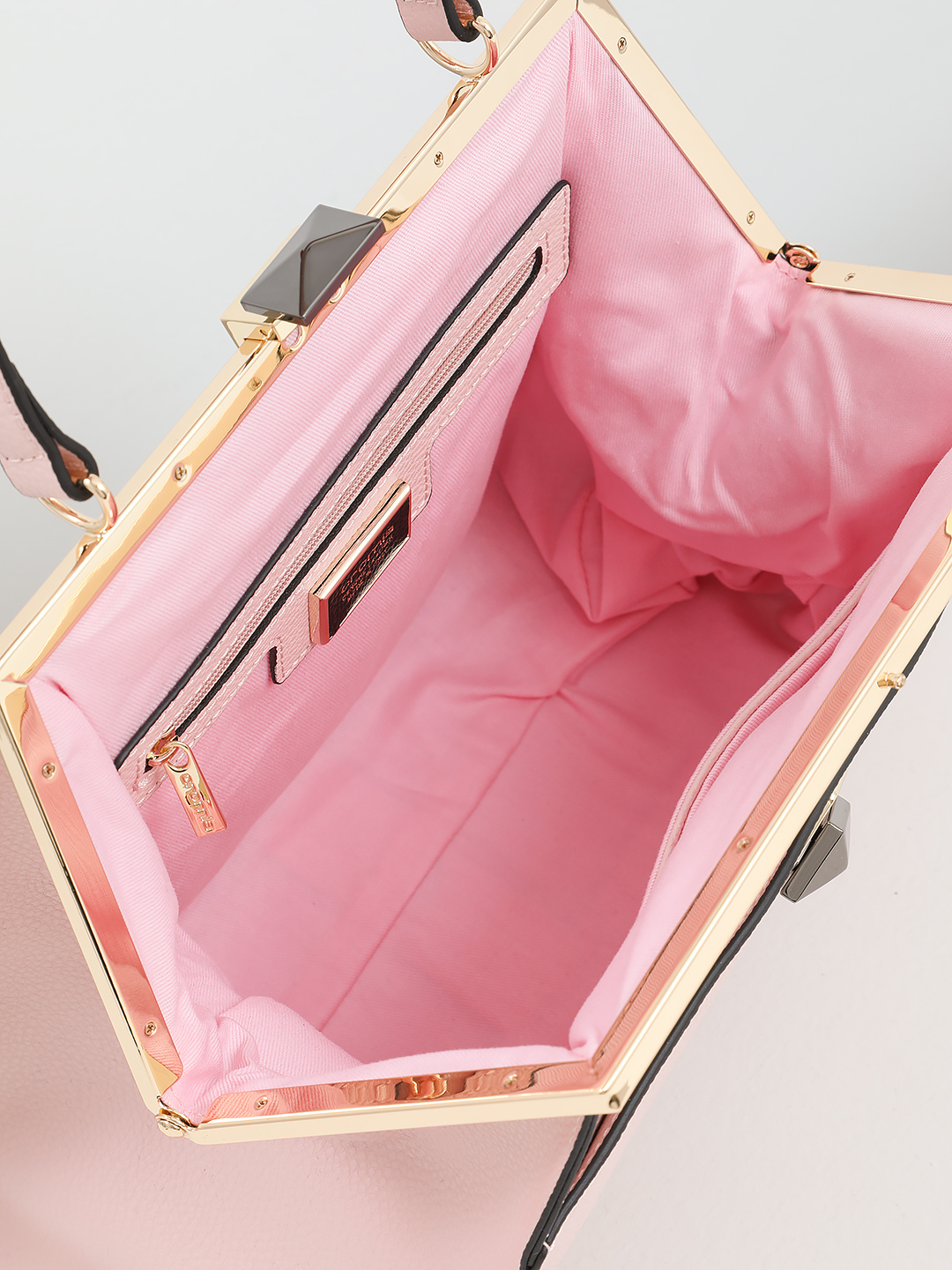 Сумка-саквояж с пятигранным клапаном от CROMIA в розовом оттенке