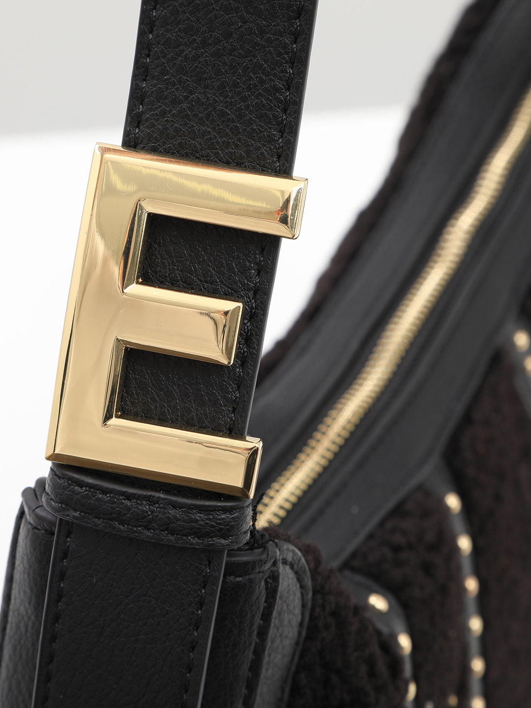 СУМКА-ХОБО В РАЗМЕРЕ "L" С НАДПИСЬЮ ИЗ МЕТАЛЛИЧЕСКИХ КЛЁПОК ОТ ERMANNO FIRENZE ЧЁРНОГО ЦВЕТА