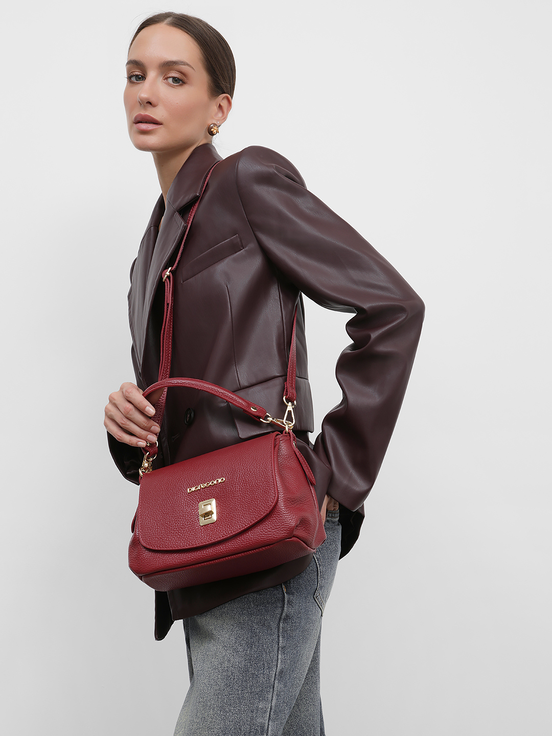 Мягкая кросс - боди с поворотной фурнитурой от Di Gregorio в бордовом цвете