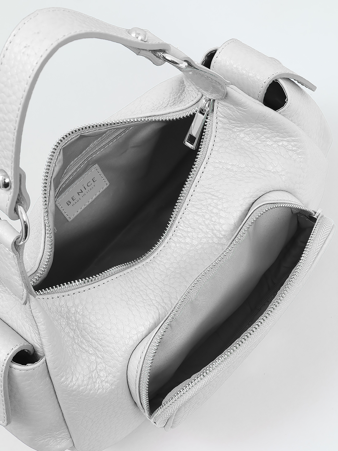 Сумка-хобо "VALITA" с дополнительными карманами от BE NICE из крупнозернистой кожи светло-серого оттенка