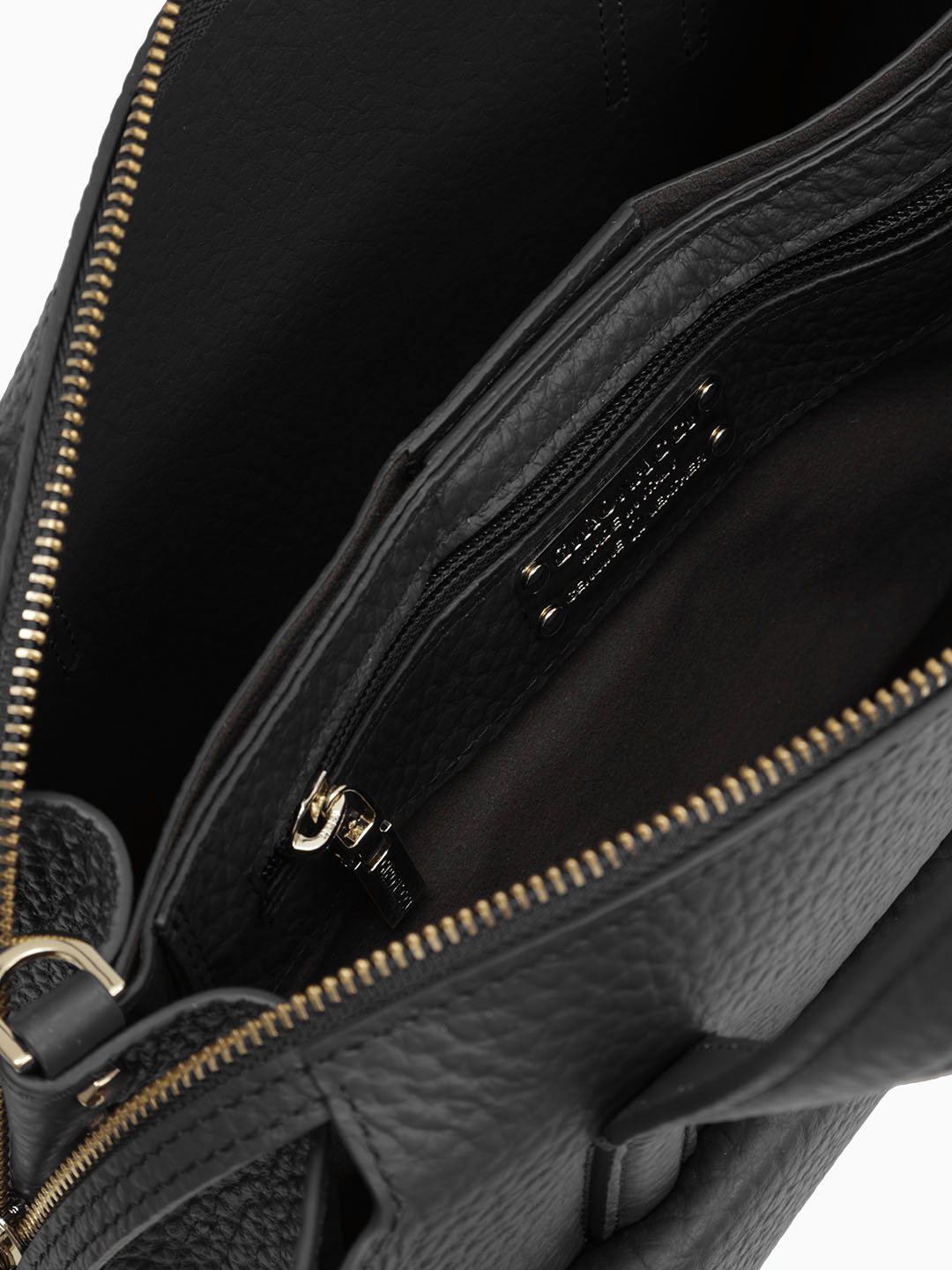 Сумка с карманом спереди от Gironacci из премиальной кожи черного цвета