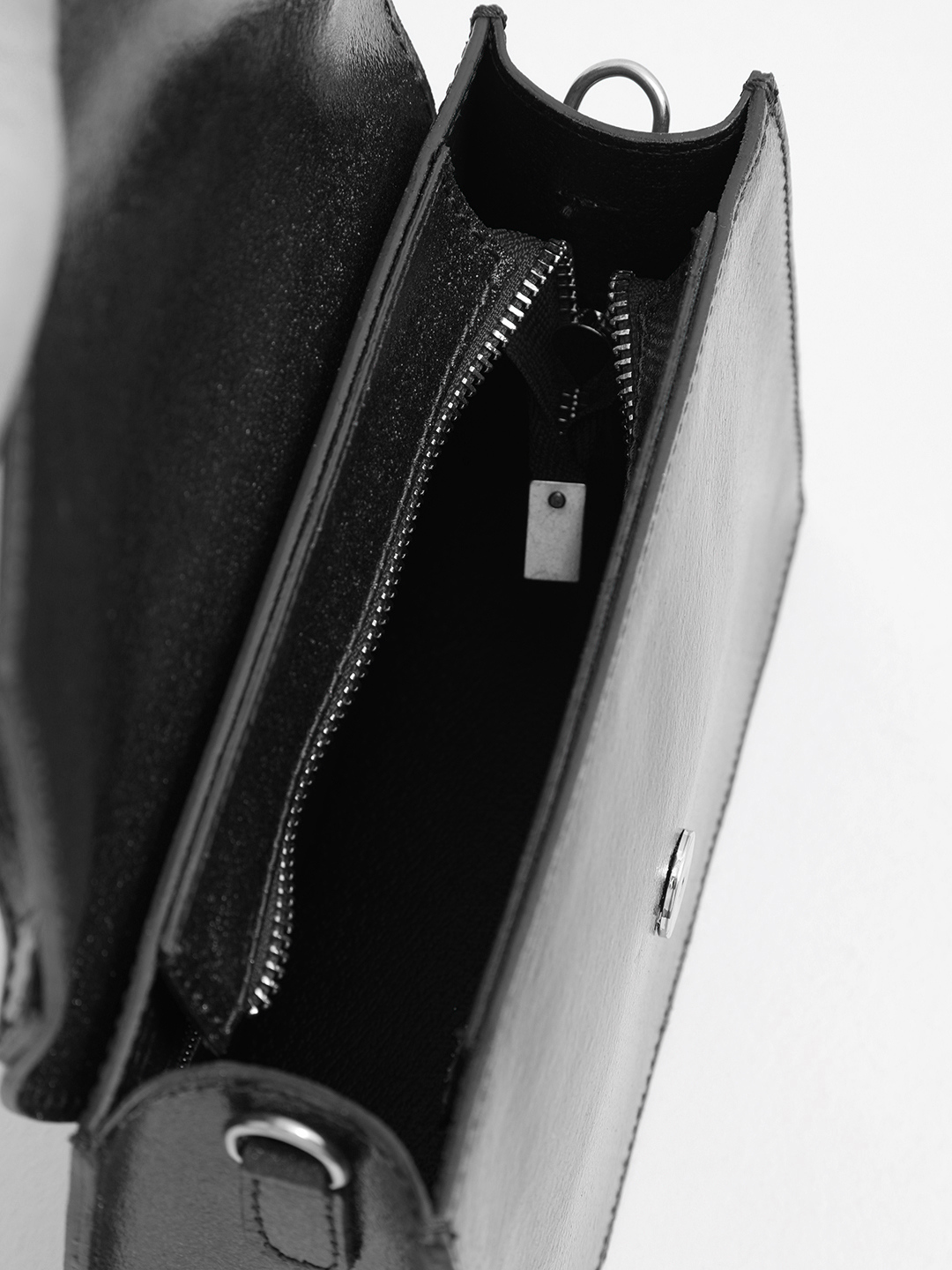 Небольшой сэтчел с глиттером от BE NICE в чёрном цвете