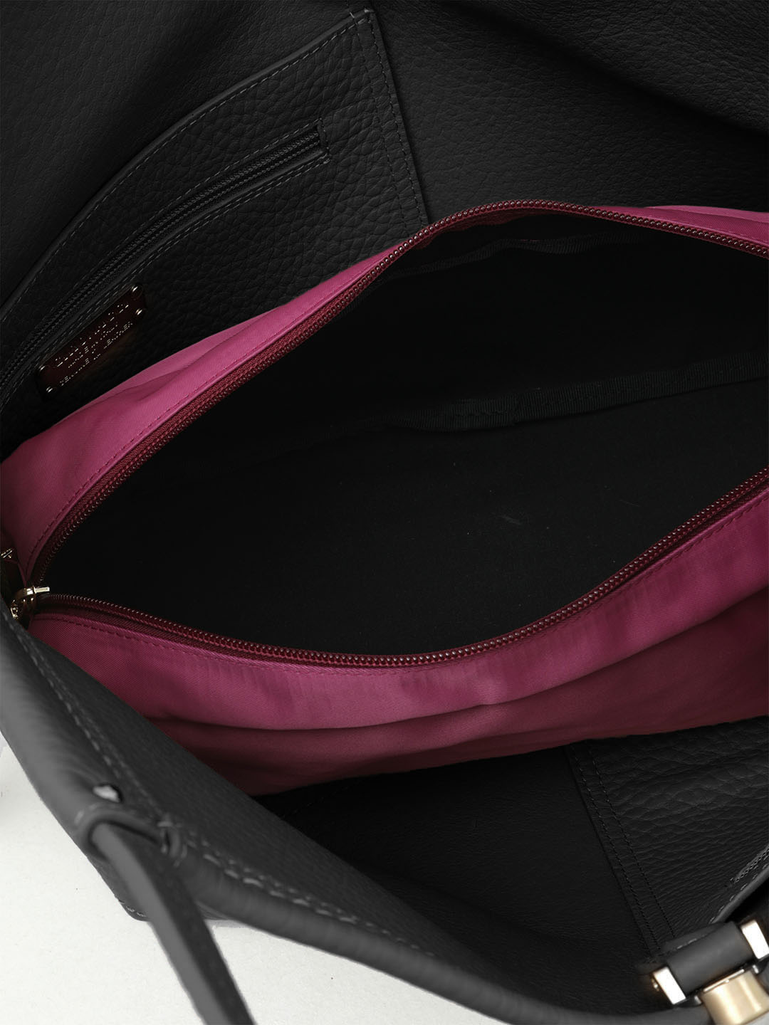 Сумка-мешок с треугольным вырезом от Gironacci из натуральной крупнозернистой черной кожи