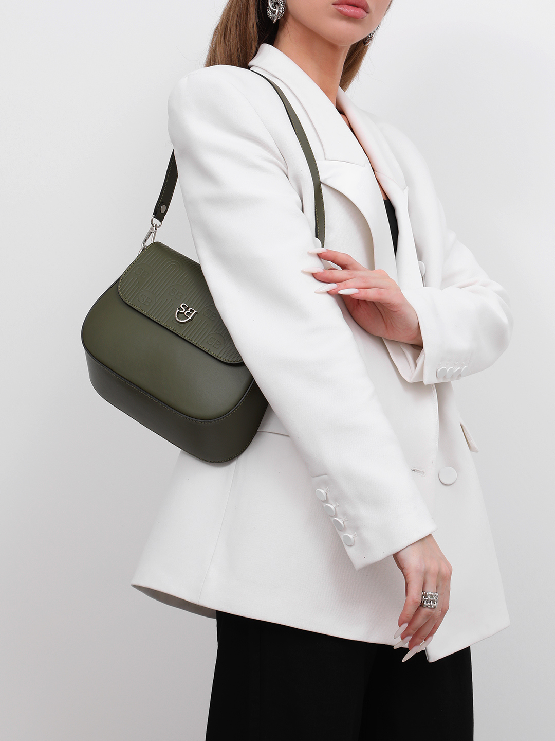 Сумка со скошенным дном и монограммой Sara Burglar в зелёном цвете