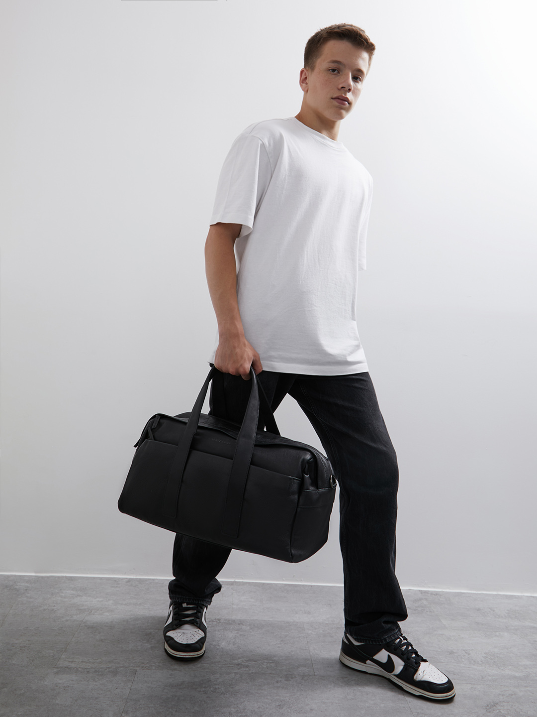 Мужская дорожная сумка от Bond из черной натуральной кожи