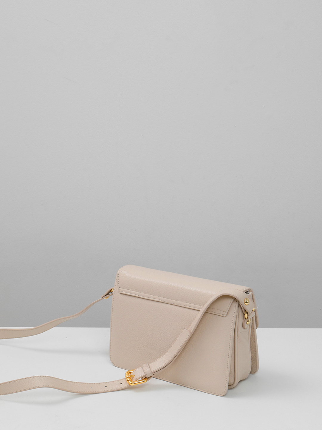 Кросс-боди на плечо с тремя отделениями от Di Gregorio в оттенке nude