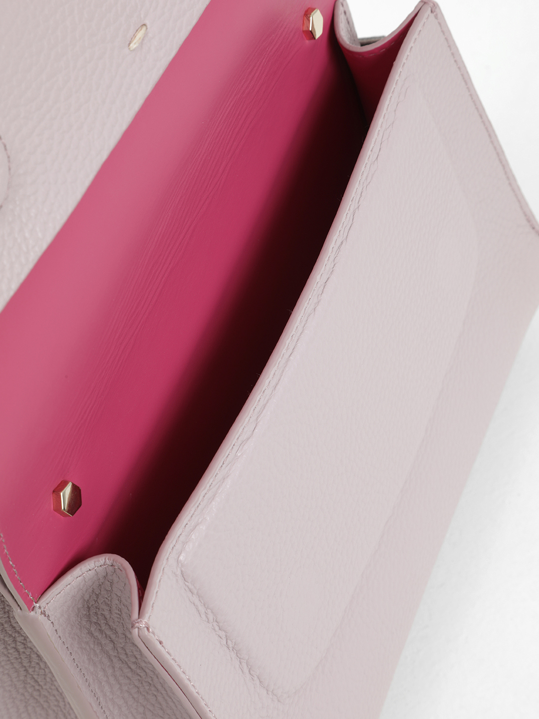 Сэтчел с двумя отделениями и золотистой фурнитурой от Carlo Salvatelli в лиловом оттенке quarzo