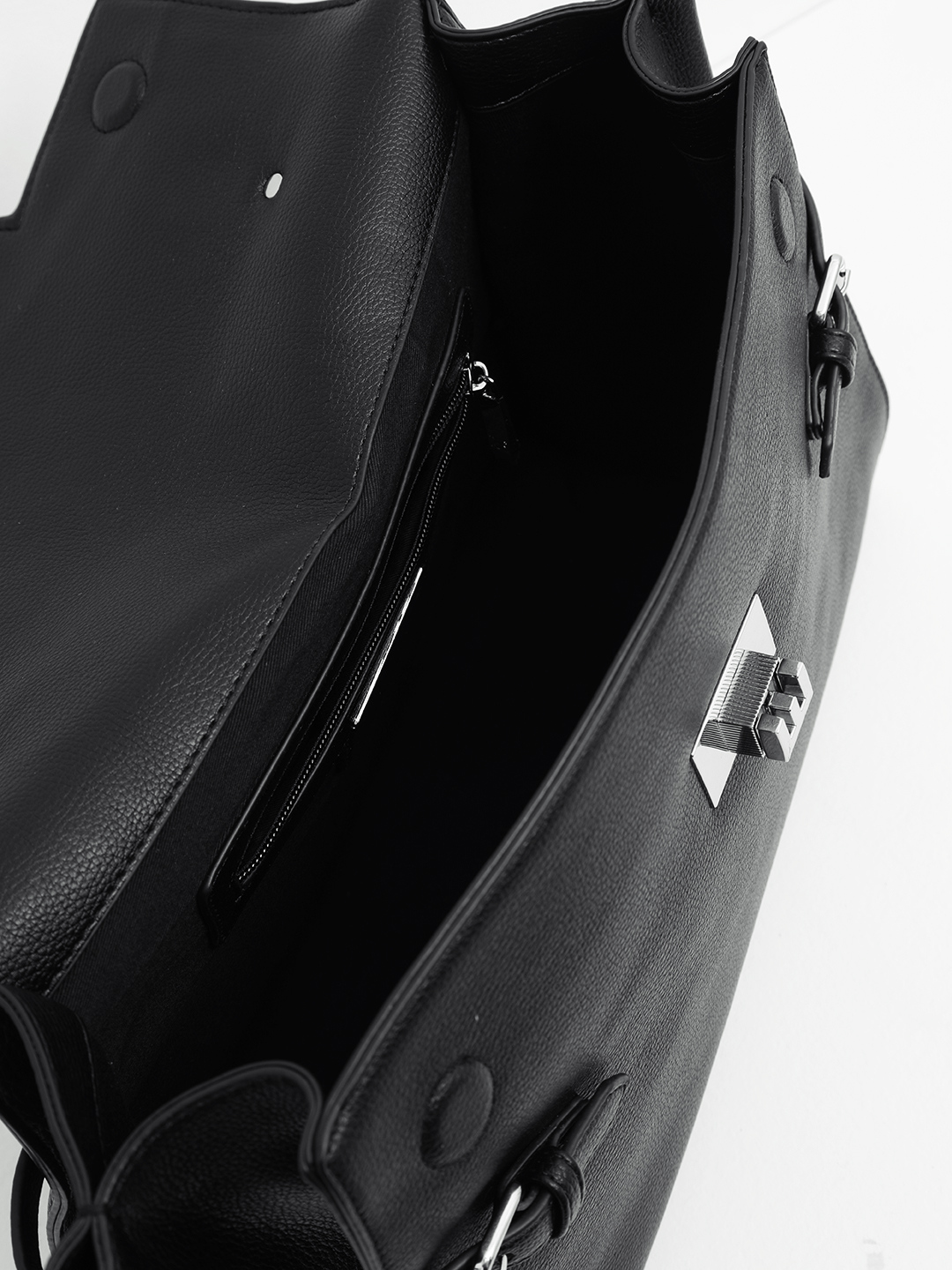 Сэтчел-трапеция в размере L с поворотной фурнитурой в виде буквы "E" от ERMANNO FIRENZE чёрного цвета