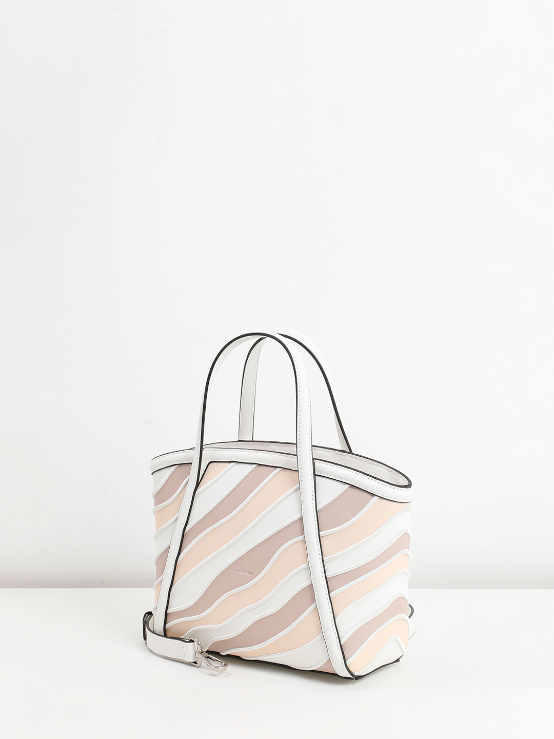 Сумка-трапеция в размере S с тиснёным логотипом CROMIA в белом цвете