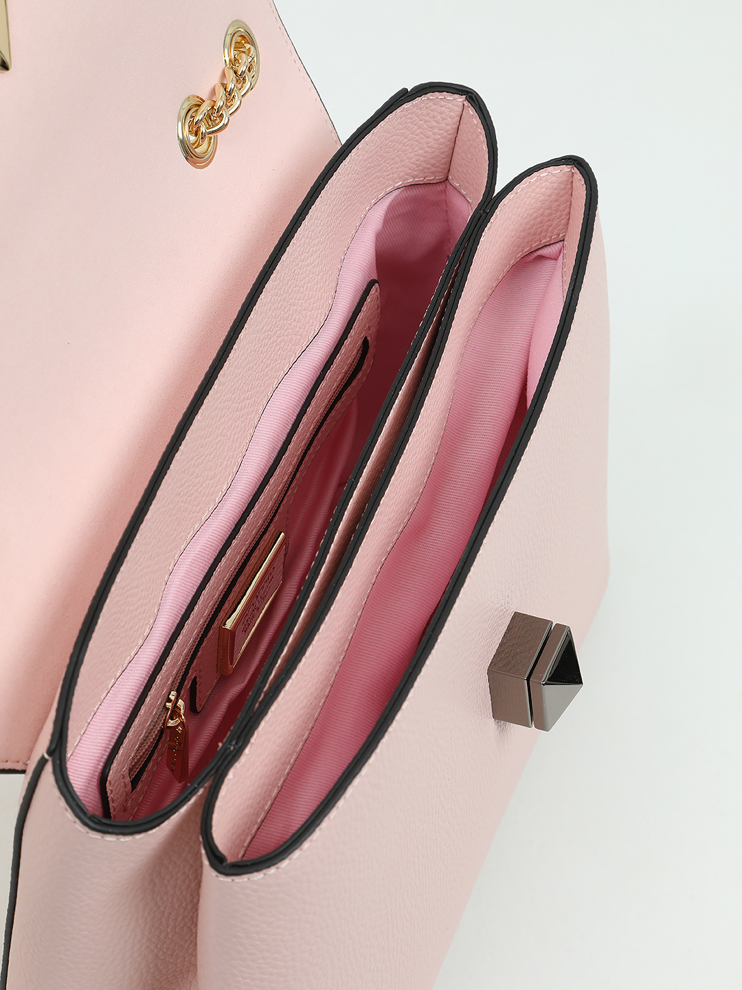 Кросс-боди на плечо с ремнём с элементами цепочки от CROMIA в пудровом оттенке