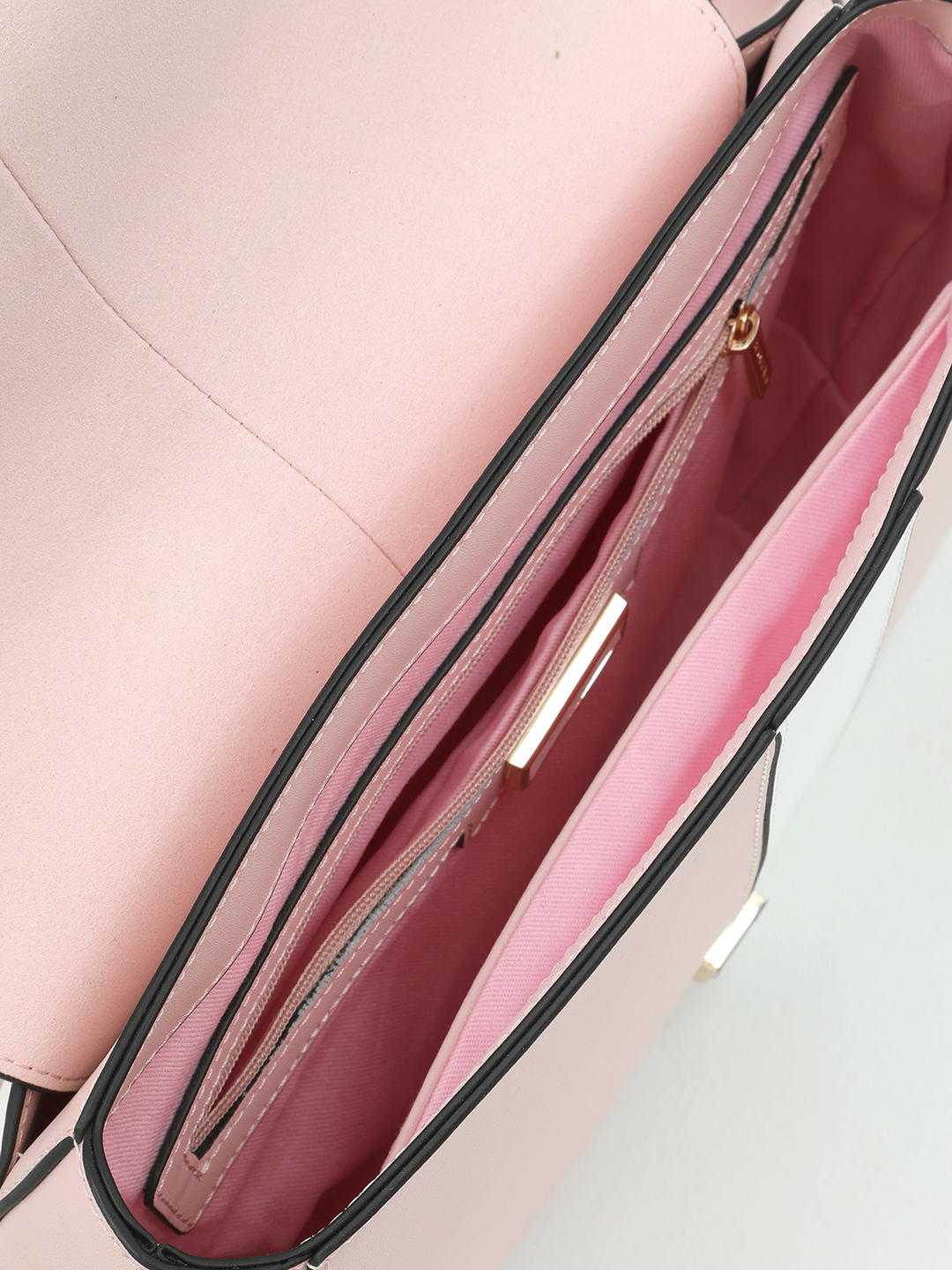 Полукруглая сумка в стиле колор-блок с золотистой плашкой CROMIA в розовом оттенке