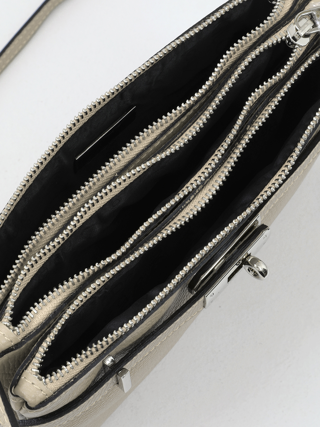 Кросс-боди с тремя отделениями и трендовым замком от Renato Angi в бежевом оттенке