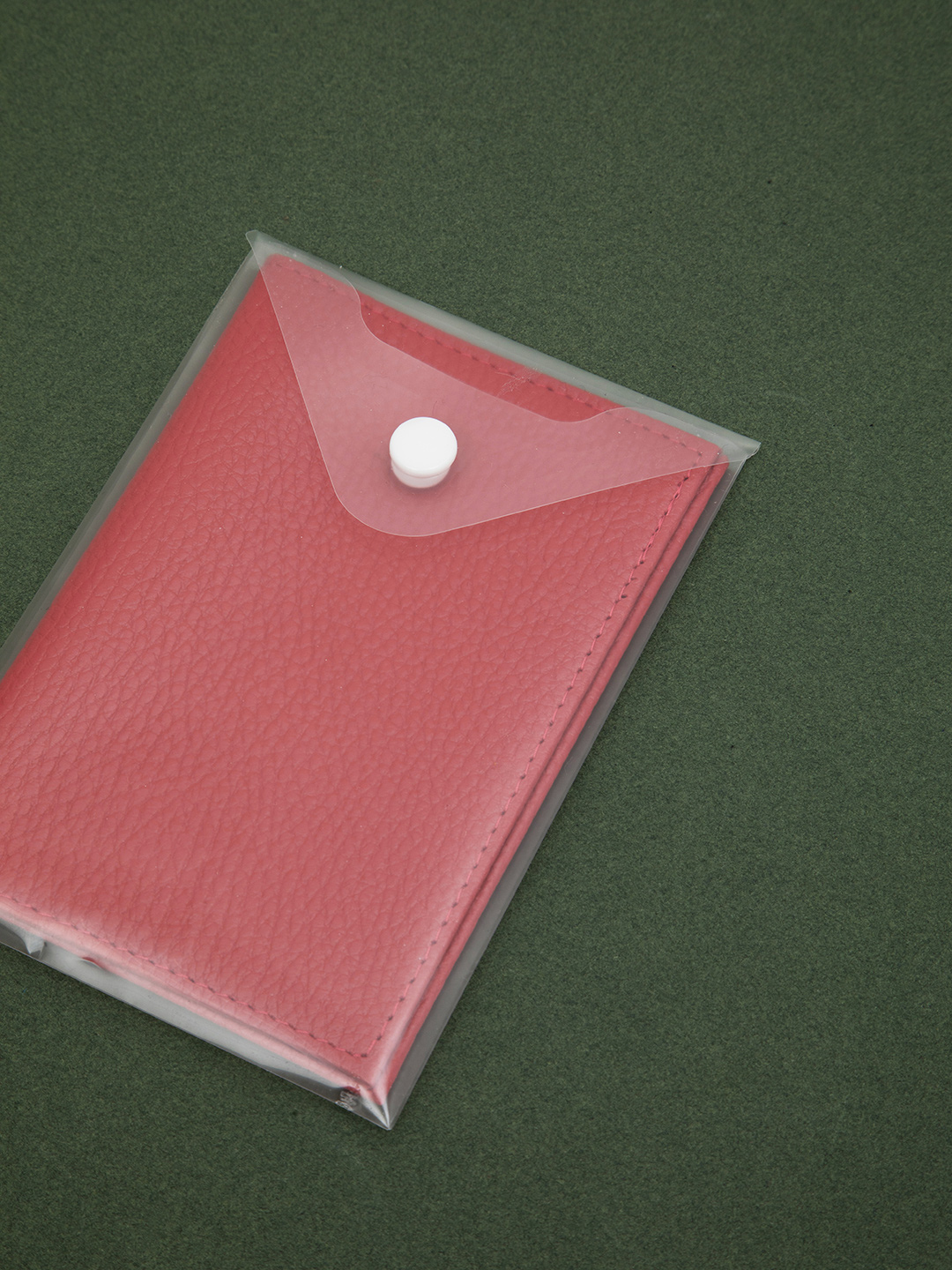 Обложка для паспорта в коралловом цвете от Alessandro Beato из натуральной кожи 