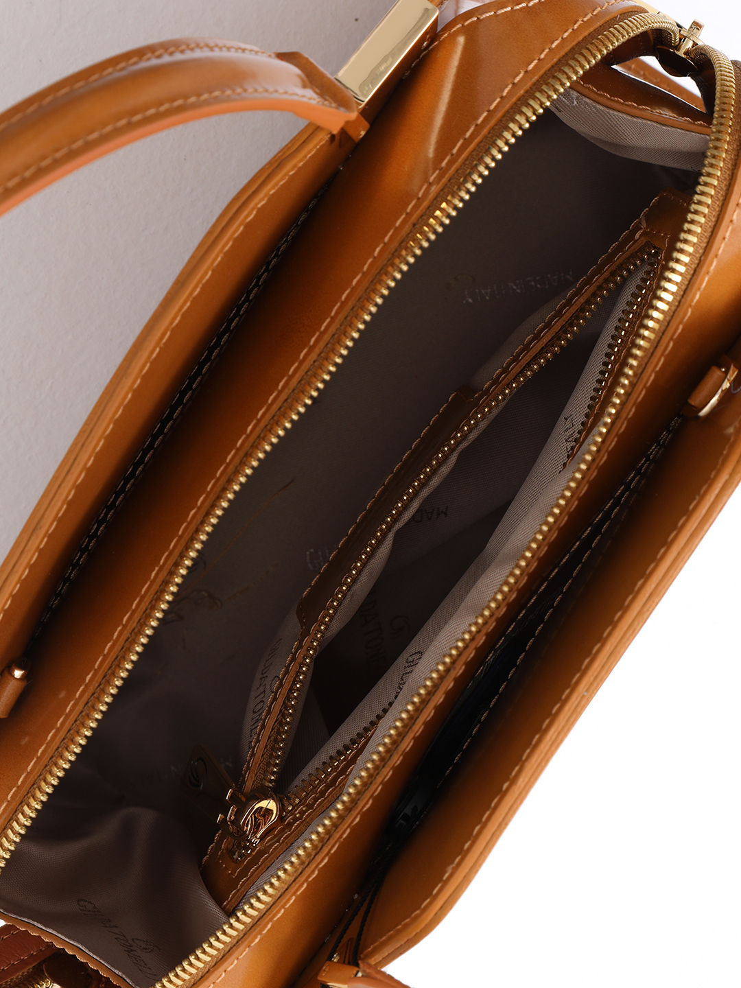 Небольшая сумка-тоут с металлическими буквами Gilda Tonelli горчичного оттенка