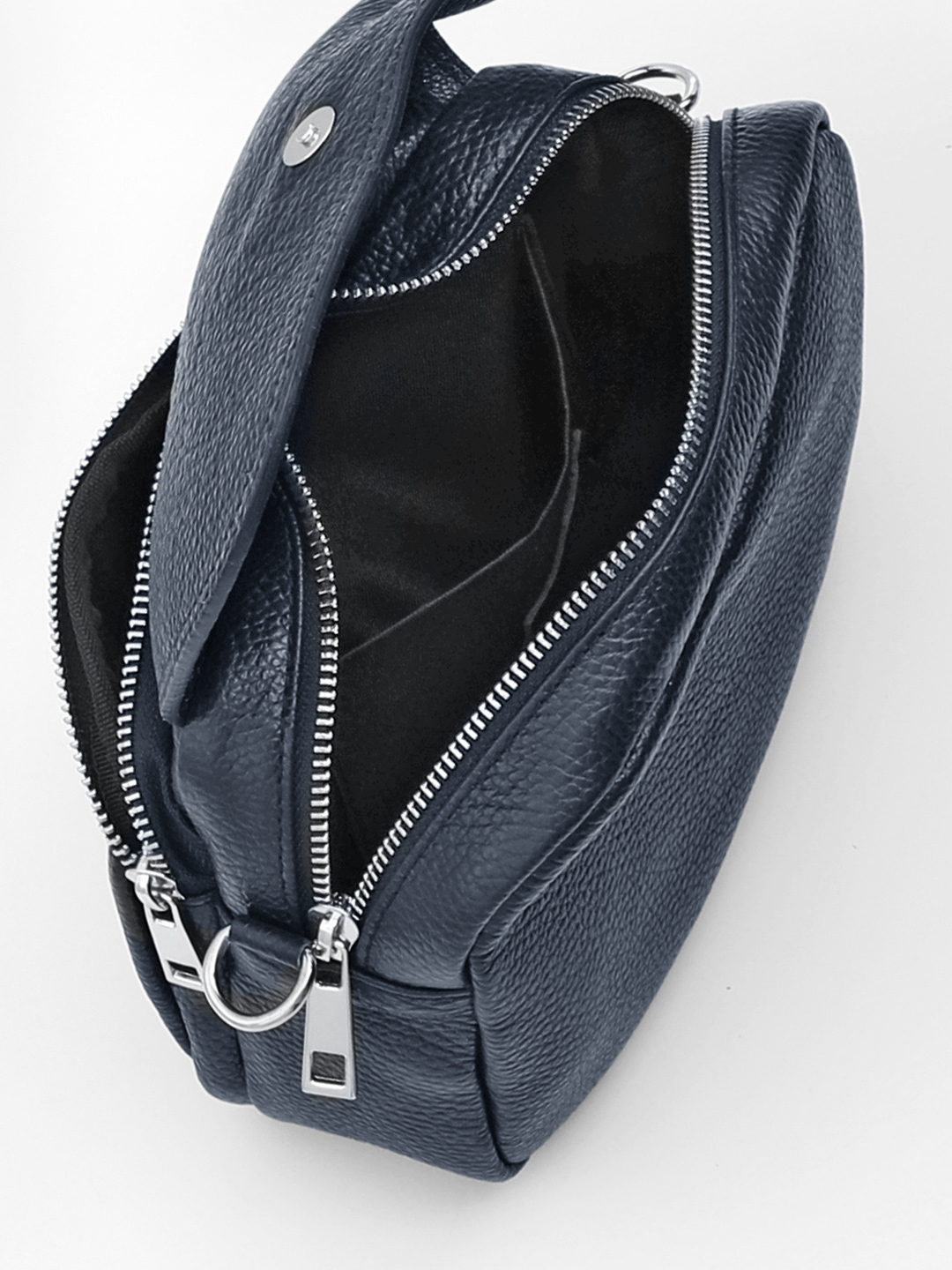 Кросс-боди c клапаном с фирменной круглой фурнитурой от FOLLE в синем цвете