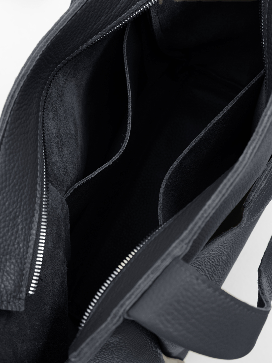 Объёмный шоппер из натуральной кожи с карманом на магните от FOLLE в синем цвете