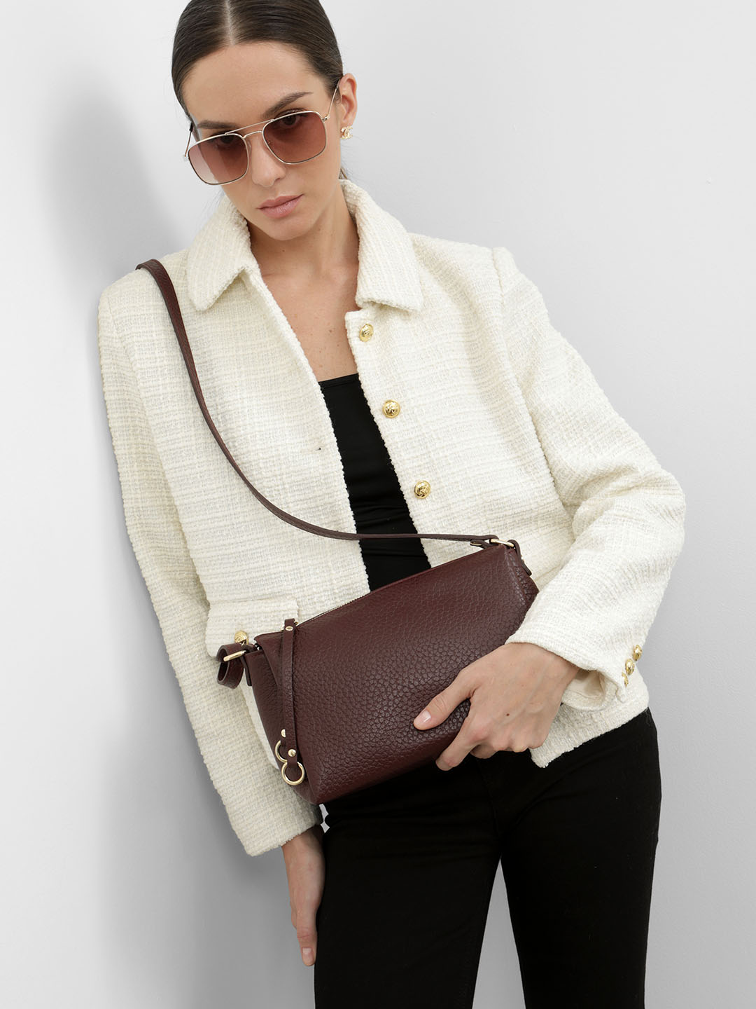 Кросс-боди с тремя отделениями и длинными пуллерами от FOLLE из кожи buffalo бордового цвета