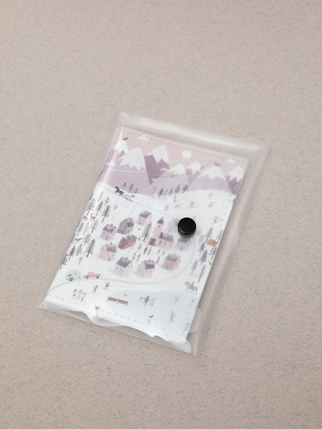 Обложка для паспорта от Alessandro Beato из натуральной кожи с принтом "Кантри-клаб в горах зимой"