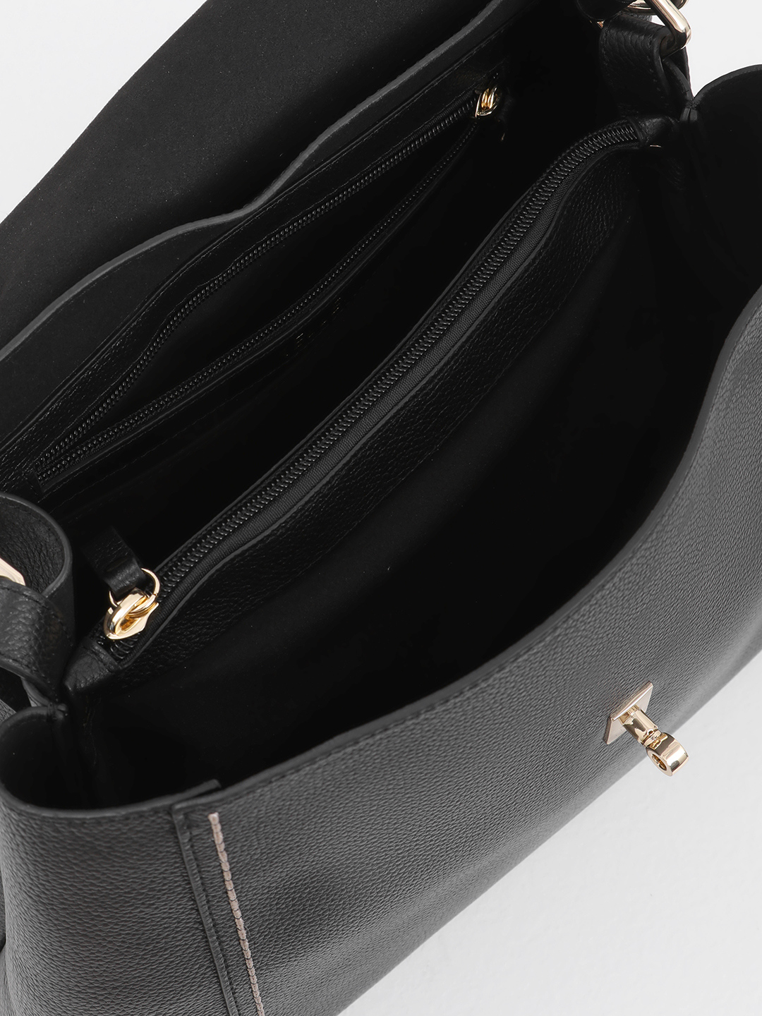 Однорукий сэтчел с тиснёным логотипом KELLEN в чёрном цвете